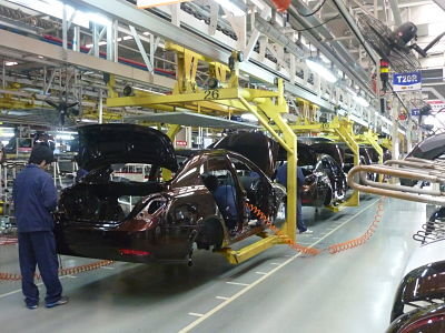Geely_assembly_line_in_Beilun,_Ningbo_opt