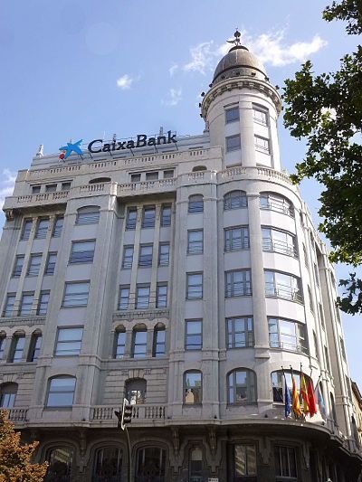 Zaragoza_-_Caixabank_(Edificio_Banco_Zaragozano)_3_opt